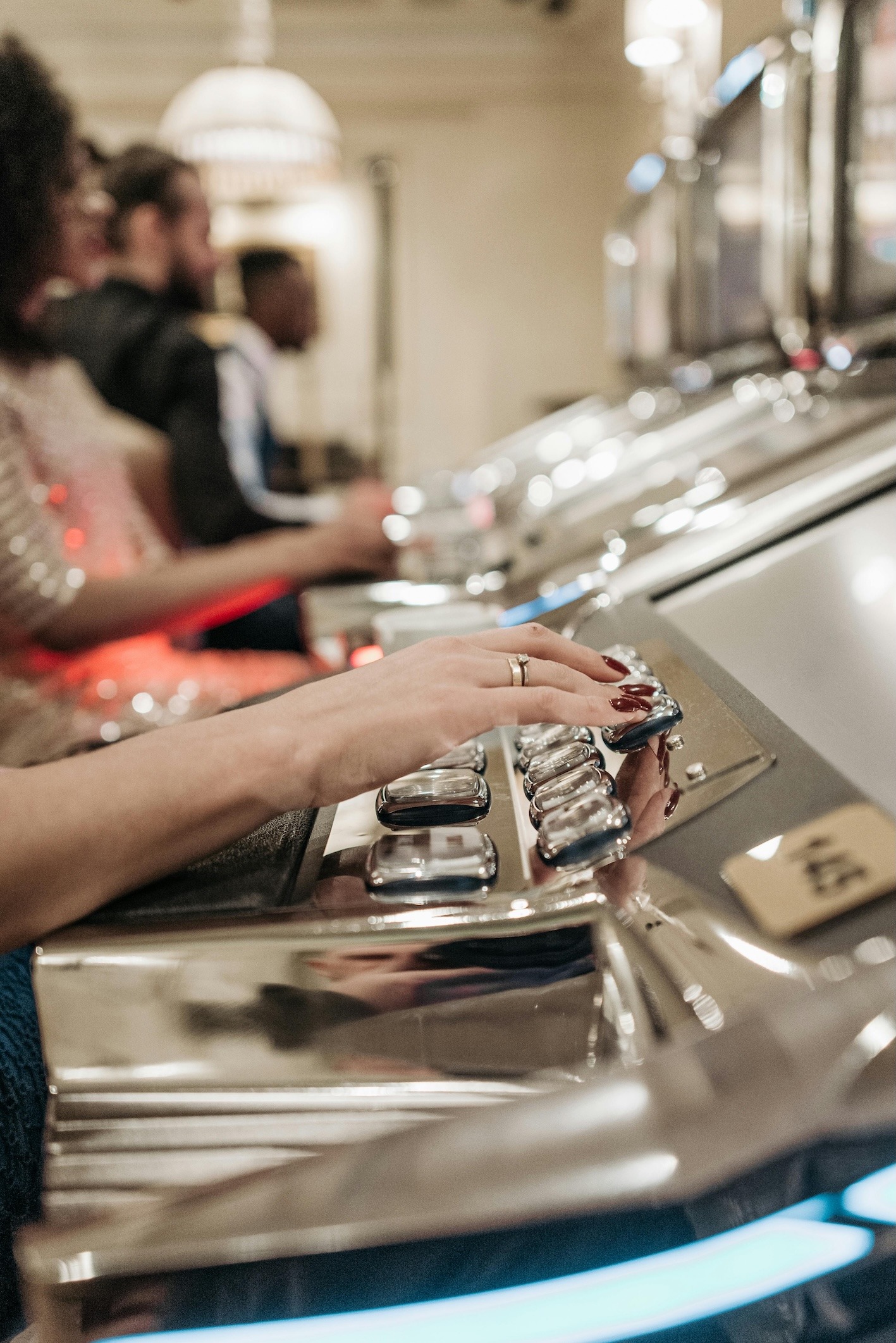 Close up of woman's hand playing slot machine; Source: Pexels.com