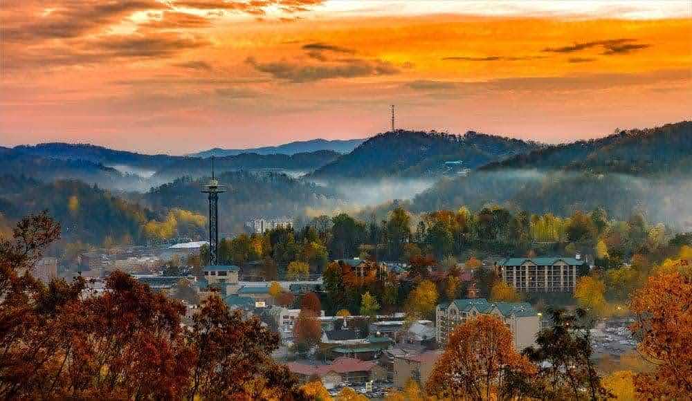 Gatlinburg is one of the best places for short-term rental investment for several reasons. This charming mountain town in eastern Tennessee attracts tourists year-round with its stunning landscapes, outdoor activities, and a wide range of attractions.