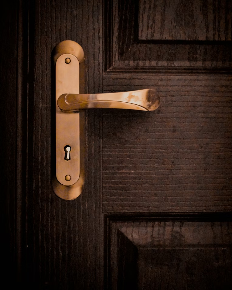  Heavy-duty hinges 