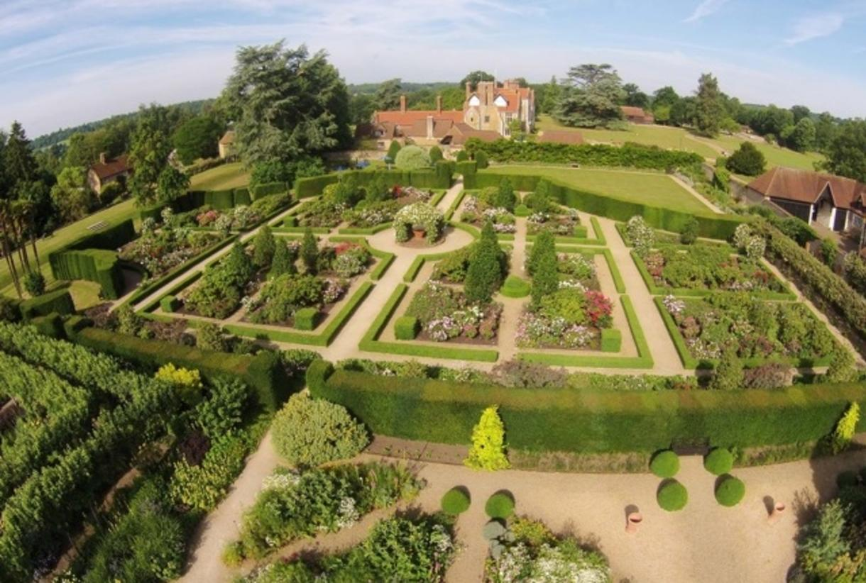 https://46156612.fs1.hubspotusercontent-na1.net/hubfs/46156612/Article%20Images/Loseley%20Park%20%E2%80%93%20Guildford.png