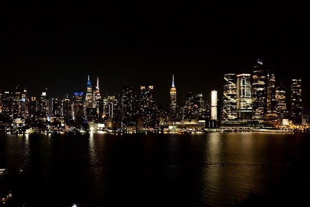 New York at night &ndash; Copyright US Ghost Adventures