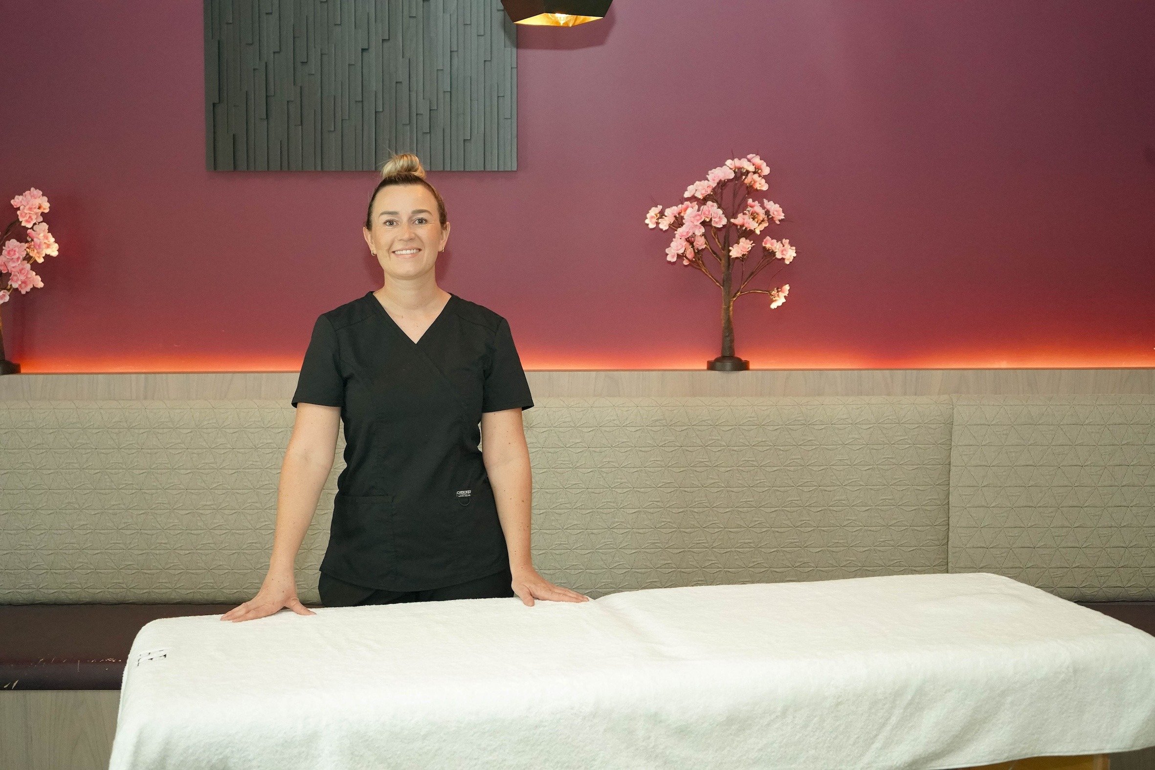 Lymphatic Drainage Massage: Anne Bessoneau’s Expertise in Reducing Swelling and Promoting Medical Healing